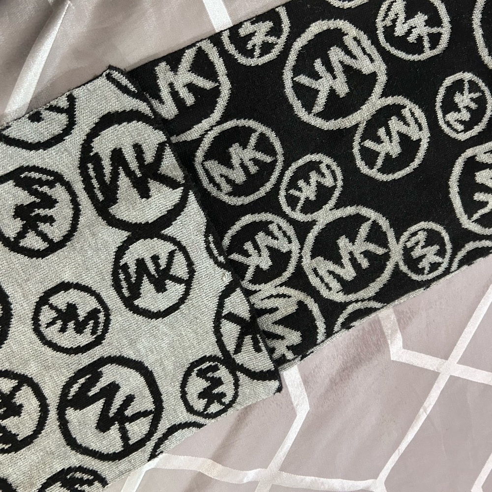 Michael Kors Black and Gray Patterned Scarf